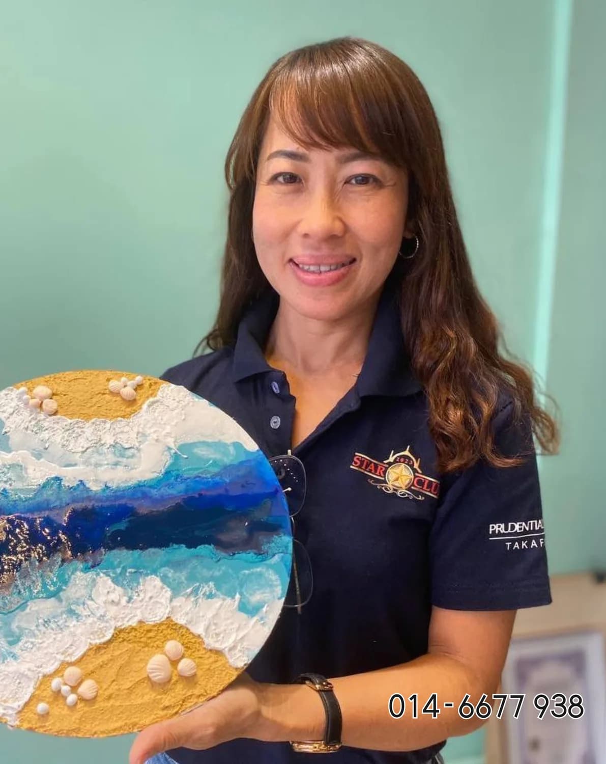 Teacher presenting ocean texture painting from Rycca Painting Class